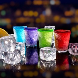 Kolorowe kieliszki do shotów na lodzie – zestaw szklanek imprezowych do drinków i wódki