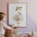 Plakat dla dzieci gąska Milenka w różowej sukience z kwiatami, pastelowa dekoracja ścienna
