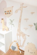 Drewniana żyrafa safari dekoracja ścienna do pokoju dziecka styl boho Hakuna Matata