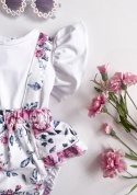 Body dziecięce kwiatowe z falbankami detal materiału i wzoru kwiatowego