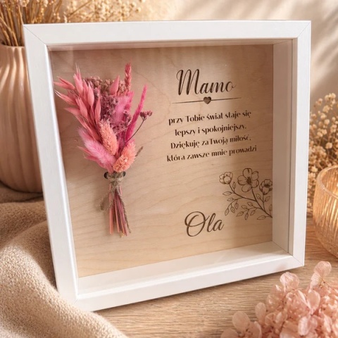 personalizowana ramka 3D dla mamy z różowym bukietem suszonych kwiatów prezent pamiątka