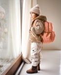 Dziecko z plecakiem Kidzroom w stylu vintage z motywem autek
