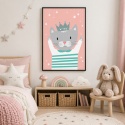 Plakat Kotka Mia w czarnej ramce w pokoju dziewczynki – dekoracja ścienna do pokoju dziecka w pastelowych kolorach