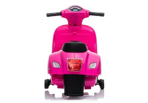 Różowy skuter na akumulator dla dzieci Vespa GTS 300 Mini widok z tyłu