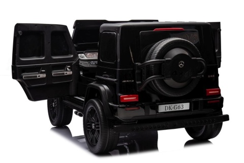 Czarny Mercedes G63 4x4 XXL na akumulator z otwieranymi drzwiami i widokiem na wnętrze pojazdu.