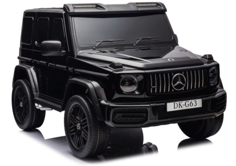 Mercedes G63 4x4 XXL na akumulator dla dzieci w czarnym lakierowanym kolorze – widok ukośny z przodu.