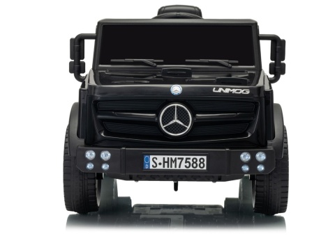 Auto na akumulator Mercedes Unimog HM7588 czarne – widok z przodu, światła LED i licencjonowany design Mercedes-Benz.