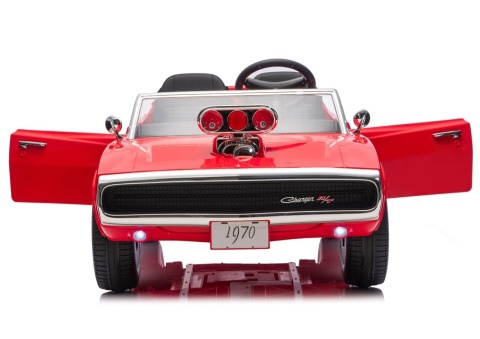 Czerwony Dodge Charger R/T dla dzieci z otwartymi drzwiami.