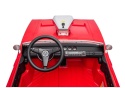 Kokpit i kierownica w czerwonym Dodge Charger R/T na akumulator.