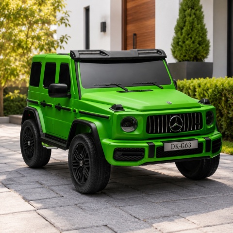 Auto na akumulator Mercedes G63 XXL zielone 24V dla dzieci w nowoczesnym ogrodzie przy domu