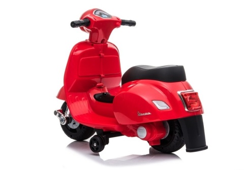 Skuter Vespa GTS 300 Mini czerwony widok z tyłu dla dzieci