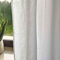 Biała zasłona lniana Linen White przy oknie, naturalna dekoracja okienna do salonu, sypialni i wnętrz w stylu skandynawskim