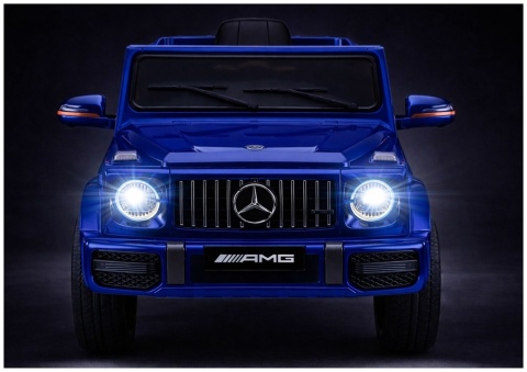 Mercedes AMG G63 niebieski na akumulator z włączonymi światłami LED – efektowny wygląd po zmroku.