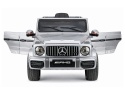 Auto na akumulator Mercedes AMG G63 srebrne – widok z przodu z otwartymi drzwiami i światłami LED.
