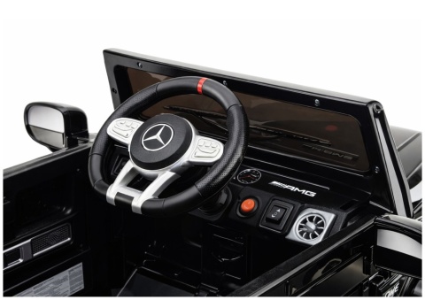 Kokpit i kierownica w aucie na akumulator Mercedes AMG G63 dla dzieci.