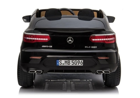 Tył auta na akumulator Mercedes GLC 63S z tylnymi światłami LED