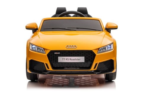 Żółte Audi TT RS na akumulator dla dzieci – widok z przodu pod kątem