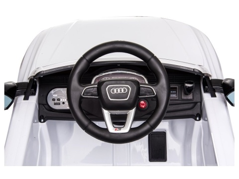Panel muzyczny USB i MP3 w samochodzie Audi RS Q8 na akumulator