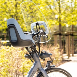 Fotelik Bobike MINI ONE Blue zamontowany na rowerze miejskim