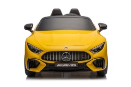 Przód żółtego Mercedesa AMG SL63 na akumulator dla dzieci z reflektorami LED