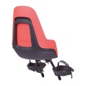 Tył fotelika rowerowego Bobike MINI ONE Coral Coral Black z regulowanymi podnóżkami