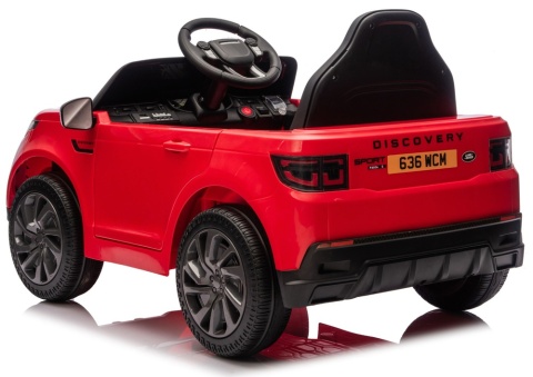 Kokpit i kierownica w samochodzie elektrycznym Land Rover Discovery dla dzieci