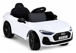 Białe Audi A5L na akumulator dla dziecka – widok z przodu pod kątem, sportowy samochód elektryczny z czarnymi felgami.