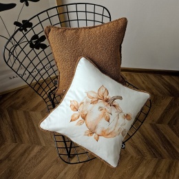 Komplet poduszek Autumn Boucle z motywem karmelowej dyni i karmelową poduszką dekoracyjną