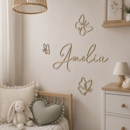 Drewniane imię na ścianę z motylkami – personalizowana dekoracja pokoju dziecka