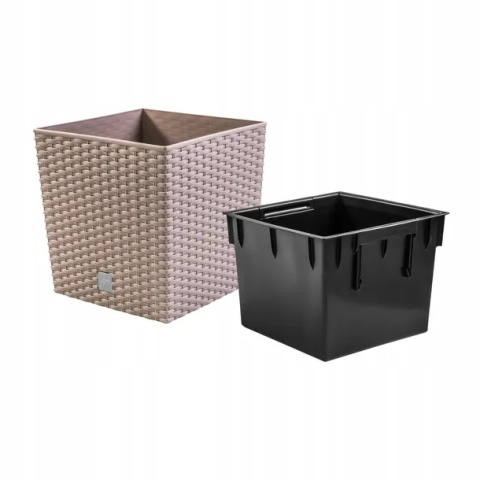 Beżowa doniczka rattanowa 17x17 cm z wyjmowanym czarnym wkładem