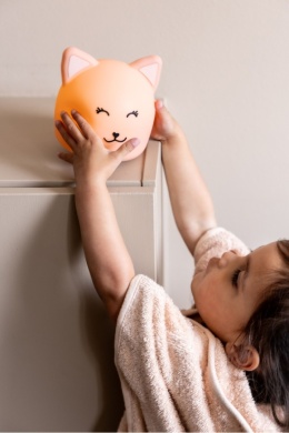 Silikonowa lampka nocna Kot Trixie Baby w pokoju dziecka