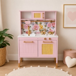 Różowa drewniana kuchnia dla dzieci z kwiatowym motywem i akcesoriami