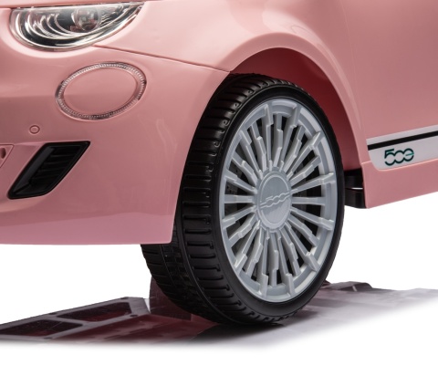 Koło różowego samochodu na akumulator Fiat 500e dla dzieci