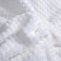 Biały koc Sherpa 150x200 z miękkiej puszystej mikrofibry – detal materiału
