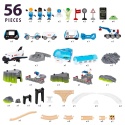 Zawartość zestawu BRIO World Space Deluxe 36157 – 56 elementów, w tym tory, rakieta, figurki, pojazdy i akcesoria