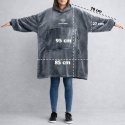 Szara bluza koc oversize Super Mama 95x85 cm – luźny krój, szerokie rękawy i rozmiar uniwersalny zapewniają maksymalny komfort